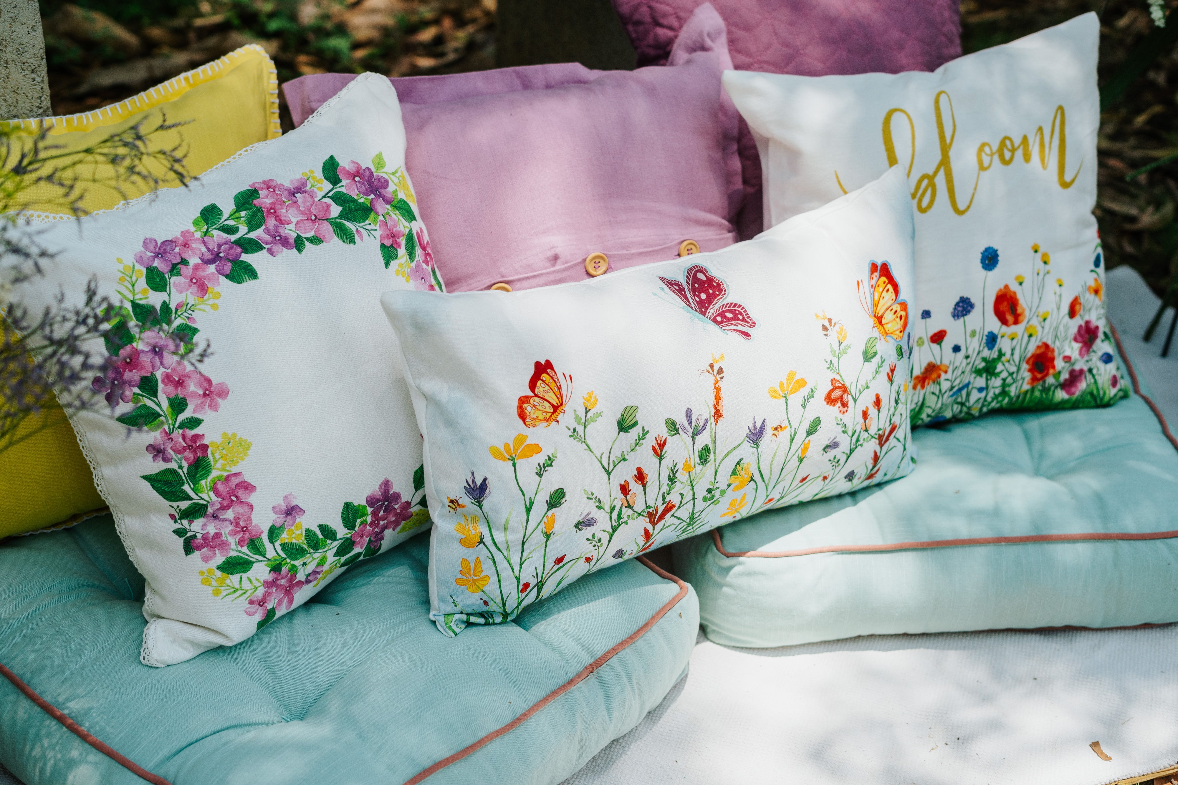 Kisah Bantal Sofa - Segarkan Ruang Tinggal Anda dengan Bantal Sofa
